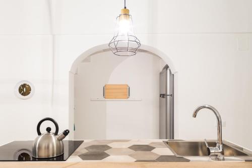 Kuchyňa alebo kuchynka v ubytovaní B22 - COMFY BEAUTIFUL LOFT