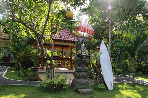 Jardín al aire libre en Taos House Lembongan By DeWizZ Management