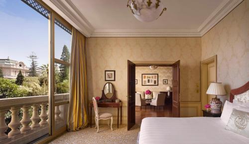 Un ou plusieurs lits dans un hébergement de l'établissement Hôtel Métropole Monte-Carlo