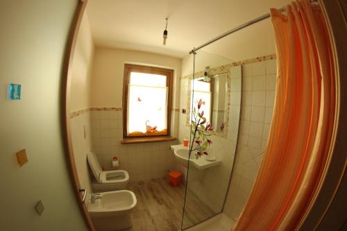 a bathroom with a shower and a toilet and a sink at B&B Cascina Moncrava in Ivrea