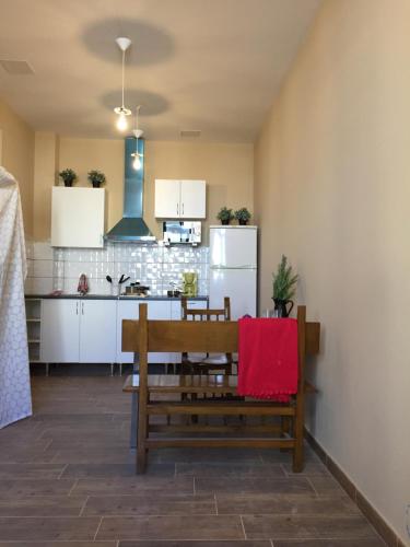 a kitchen with a bench with a red towel on it at Casa Campillo, Habitaciones Individuales in Telde