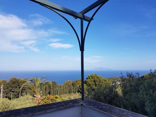 a room with a view of the ocean at Il Rifugio B&B Capri in Anacapri