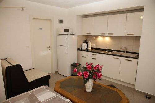 Kuchyň nebo kuchyňský kout v ubytování Apartments Šimić