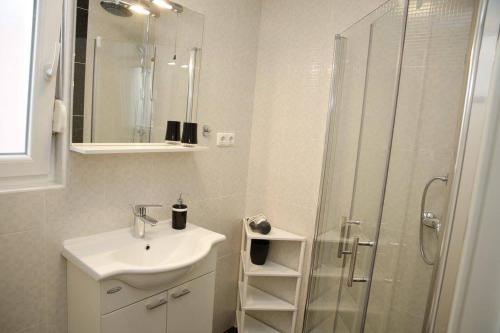 Koupelna v ubytování Apartments Šimić