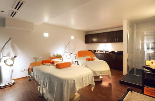 a hospital room with two beds and a kitchen at Romantik Hotel Johanniter-Kreuz in Überlingen