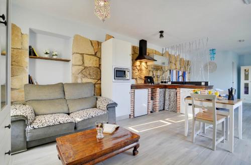 a living room with a couch and a table at AlmenaraLove Bellaluna in Robledo de Chavela