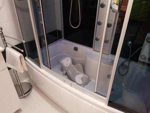Bilik mandi di Centrum Luxus Apartman