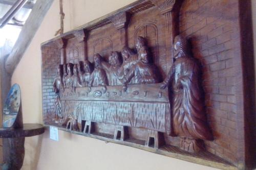a statue of a group of women on a wall at Pousada Taruma in Mucuri