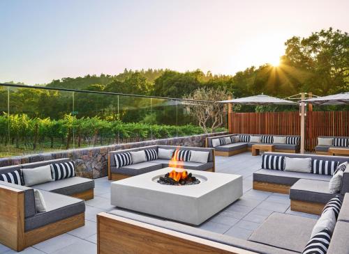 Posezení v ubytování Alila Napa Valley, a Hyatt Resort