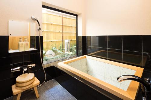 Gallery image of Matsubaya Ryokan in Kyoto