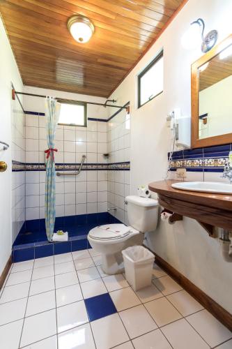 a bathroom with a toilet and a sink at Hotel Claro de Luna in Monteverde Costa Rica