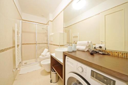 Et badeværelse på DolceVita Apartments N 393