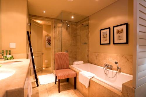 Ванная комната в Royal Palm Hotel