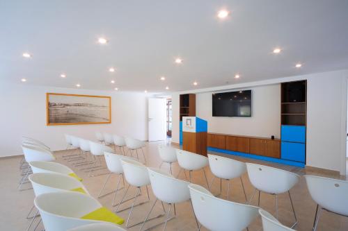Μια τηλεόραση ή/και κέντρο ψυχαγωγίας στο Atrium Ambiance Hotel
