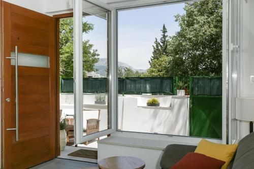 Split Retreat @ Town Center w/terrace