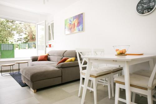 Split Retreat @ Town Center w/terrace