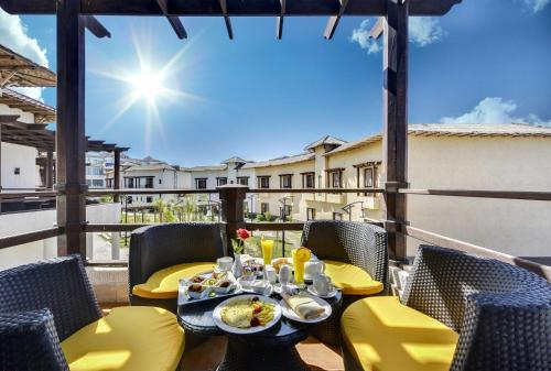 En balkon eller terrasse på Braira Al Azizya Hotel & Resort