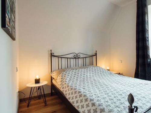 Letto o letti in una camera di Die Gönothek - Ferienwohnungen