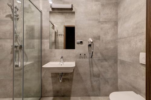 Ванная комната в WIND Hotel