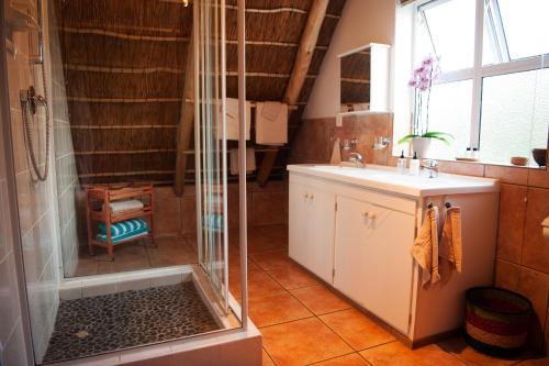 Easy Five Guest House tesisinde bir banyo