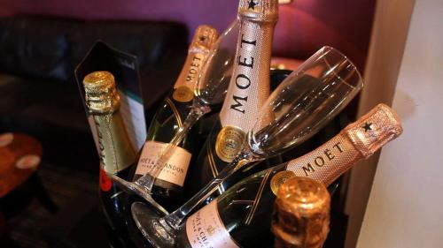 a bunch of wine bottles and glasses in a box at Twin Oaks Hotel in Chesterfield