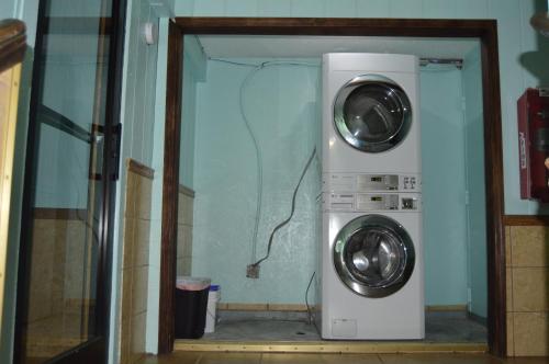 a washer and dryer in a corner of a room at Budget Inn Richlands Claypool Hill in Tazewell
