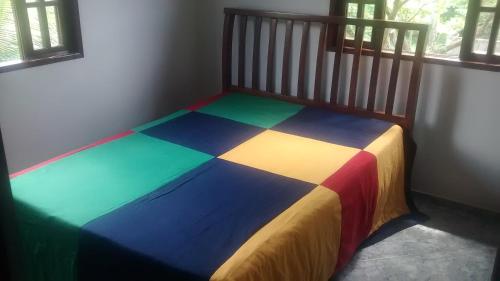 Un pat sau paturi într-o cameră la Chácara Vale de Imbaú