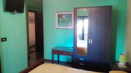 a room with a door with a table and a mirror at Agave in Reggio Calabria