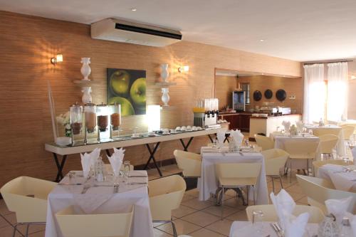 Restoran atau tempat lain untuk makan di Mosate Lodge