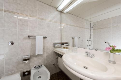 Ein Badezimmer in der Unterkunft Maritim Hotel Bad Wildungen