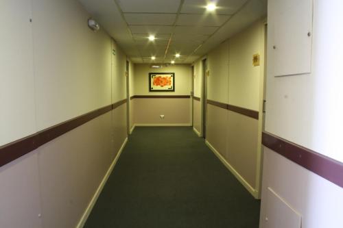 an empty hallway in an office building with a painting on the wall at Gran Hotel Continental in Mar del Plata