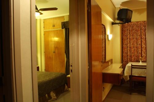 a room with a bedroom with a bed and a bathroom at Gran Hotel Continental in Mar del Plata