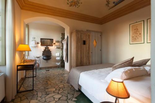 Ένα ή περισσότερα κρεβάτια σε δωμάτιο στο Borgo Ramezzana Country House