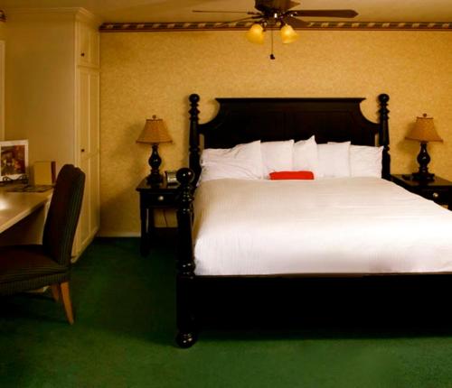 Ένα ή περισσότερα κρεβάτια σε δωμάτιο στο Strawberry Valley Inn