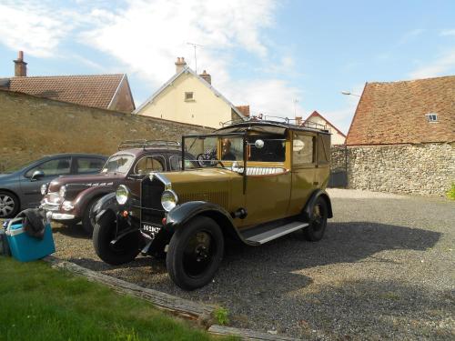 two old cars parked in a parking lot at L'APPART in Baye