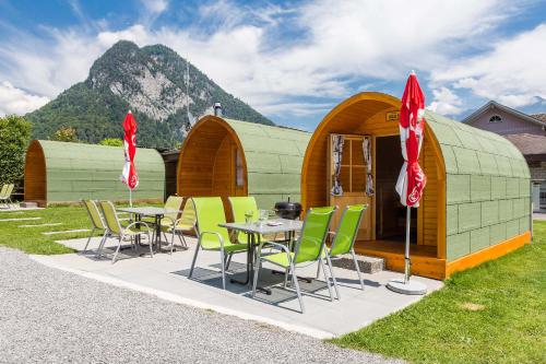 Ein allgemeiner Bergblick oder ein Berglick von des Campingplatzes aus