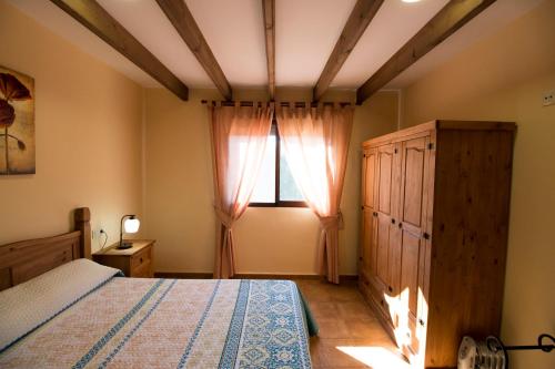 Ein Bett oder Betten in einem Zimmer der Unterkunft Casas Rurales Los Olivos de Noja