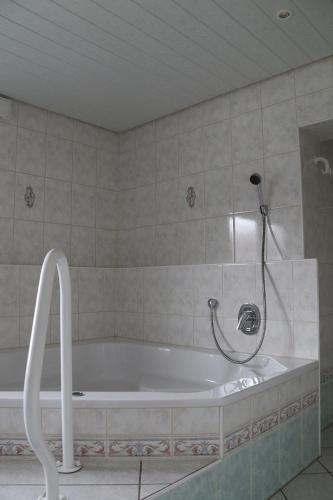Salle de bains dans l'établissement Adler Post