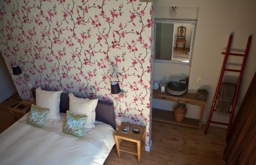 Una cama o camas en una habitación de B&B Huis Willaeys