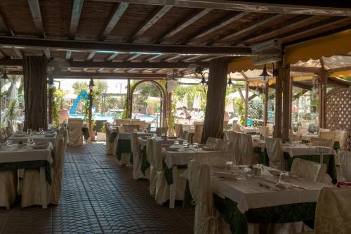Un restaurant sau alt loc unde se poate mânca la Hotel Viña del Mar Pineta