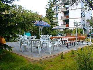 a group of tables and chairs in a yard at Resengörg in Ebermannstadt