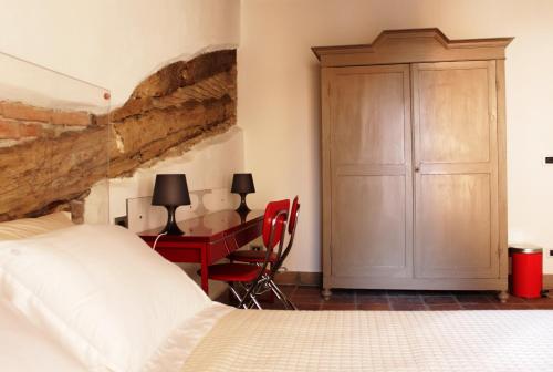 a bedroom with a bed and a desk at La Filanda in Brescia