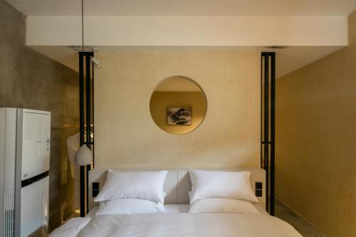 Shangri-La Karesansui Hotelにあるベッド