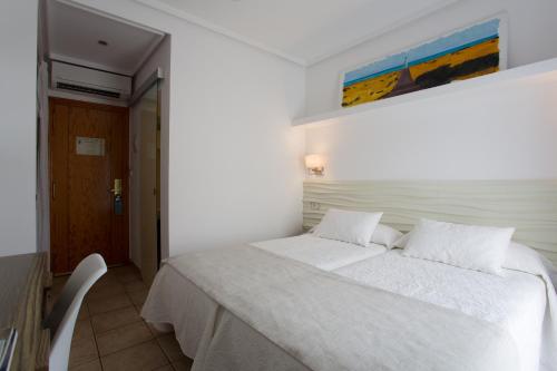 Ένα ή περισσότερα κρεβάτια σε δωμάτιο στο Hotel Bahía