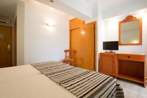 Μια τηλεόραση ή/και κέντρο ψυχαγωγίας στο Hotel Bahía