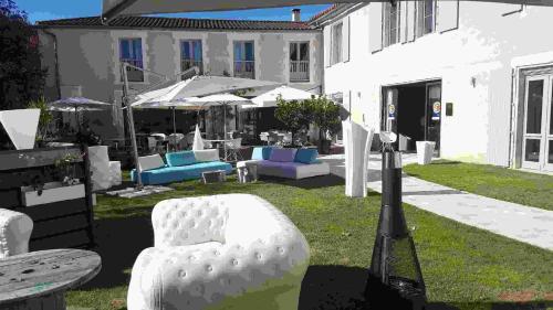 a lawn with chairs and umbrellas and a microphone at Hotel Le Saint Gelais in Angoulême