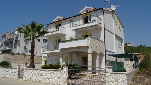 Apartments Primosten