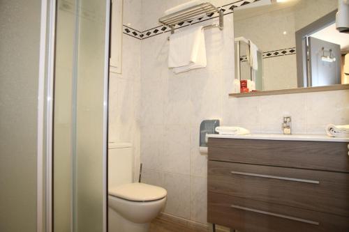 Bilik mandi di Hotel Saint Germain
