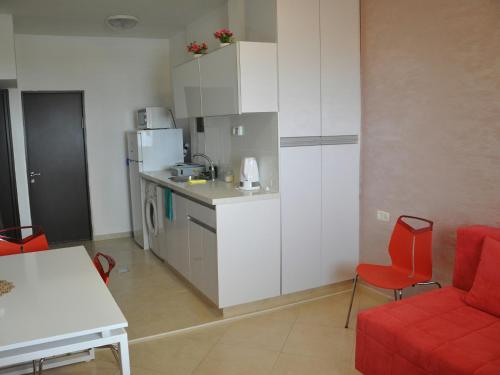Dapur atau dapur kecil di Hotel Apartment Short Term Tel Aviv Bat Yam 353