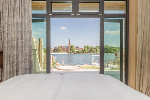 Postel nebo postele na pokoji v ubytování Ringelnatz Inselhotel